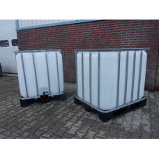 Ibc watertank vloeistoftank 1000 liter, gebruikt. 2stuks incl. verzending.